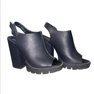 BLACK FOREVER 21 PLATFORM SHOES